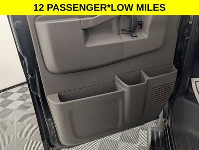 2024 Chevrolet Express Passenger 3500 1LT