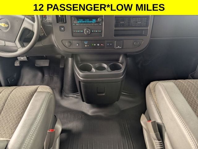 2024 Chevrolet Express Passenger 3500 1LT