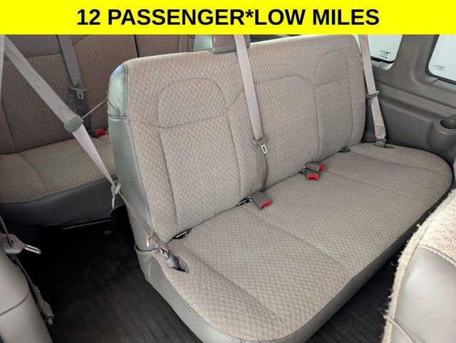 2024 Chevrolet Express Passenger 3500 1LT