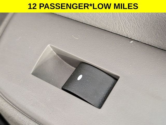 2024 Chevrolet Express Passenger 3500 1LT