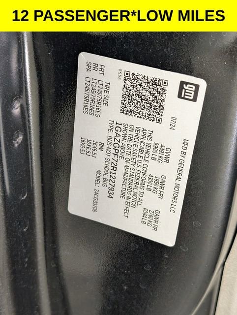 2024 Chevrolet Express Passenger 3500 1LT