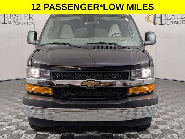 2024 Chevrolet Express Passenger 3500 1LT