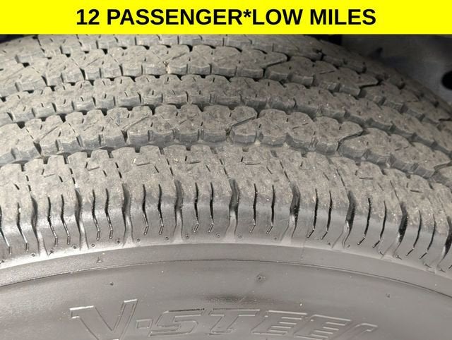 2024 Chevrolet Express Passenger 3500 1LT