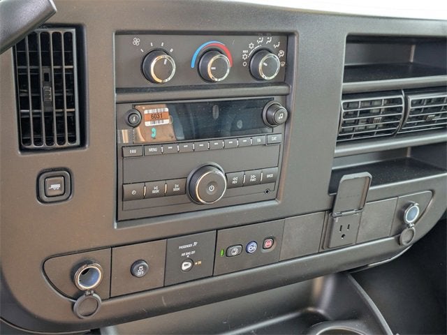 2025 Chevrolet Express Cutaway 3500 1WT