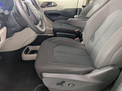 2024 Chrysler Voyager LX