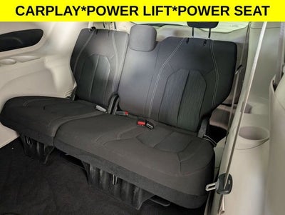 2022 Chrysler Voyager LX