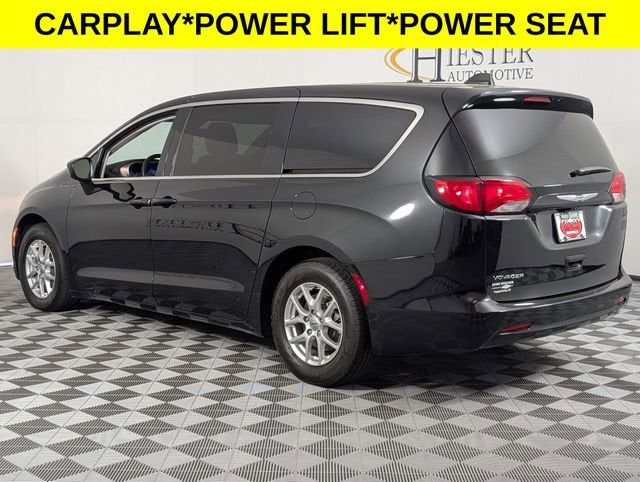 2022 Chrysler Voyager LX