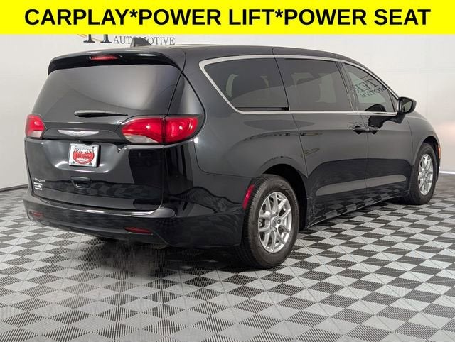 2022 Chrysler Voyager LX