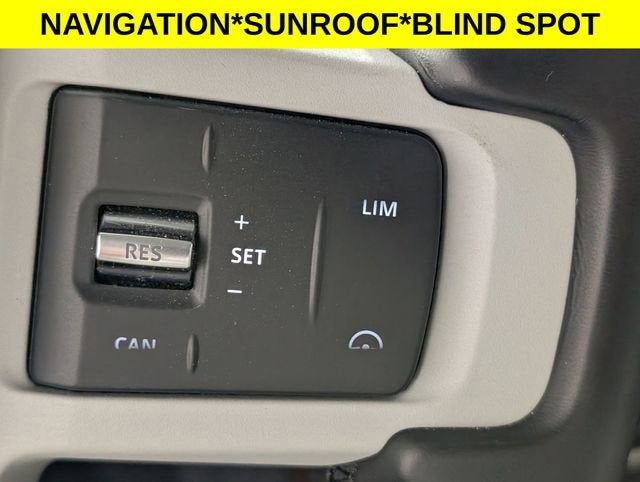 2023 Land Rover Defender SE