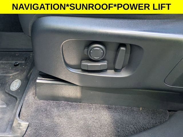 2023 Land Rover Discovery S