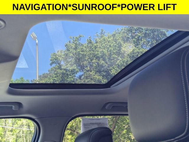 2023 Land Rover Discovery S