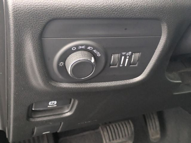 2023 Jeep Grand Cherokee Laredo 4x2