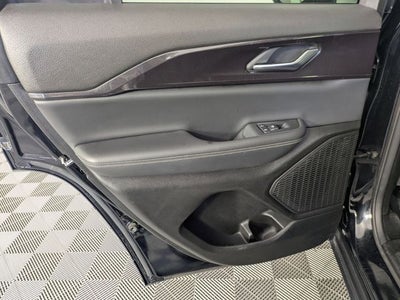 2023 Jeep Grand Cherokee Laredo 4x2