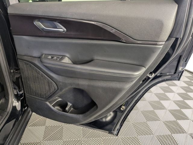 2023 Jeep Grand Cherokee Laredo 4x2