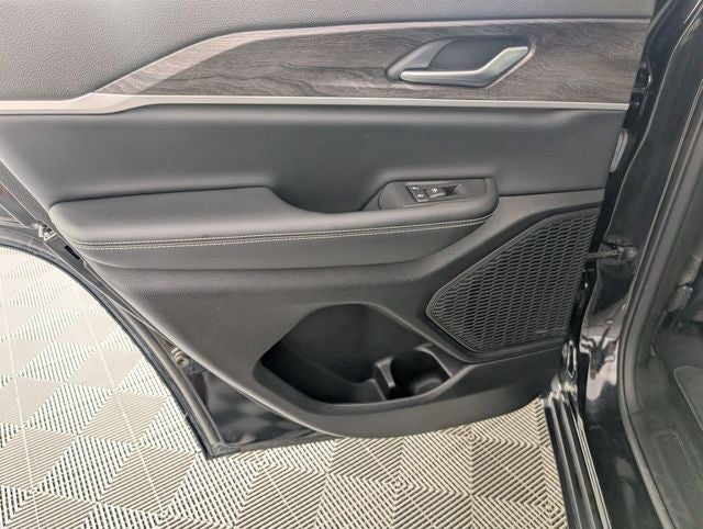 2023 Jeep Grand Cherokee Limited 4x2