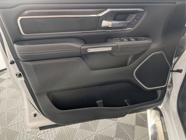 2022 RAM 1500 Laramie Crew Cab 4x2 5'7' Box