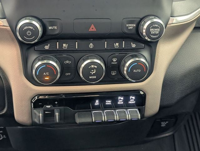 2022 RAM 1500 Laramie Crew Cab 4x2 5'7' Box