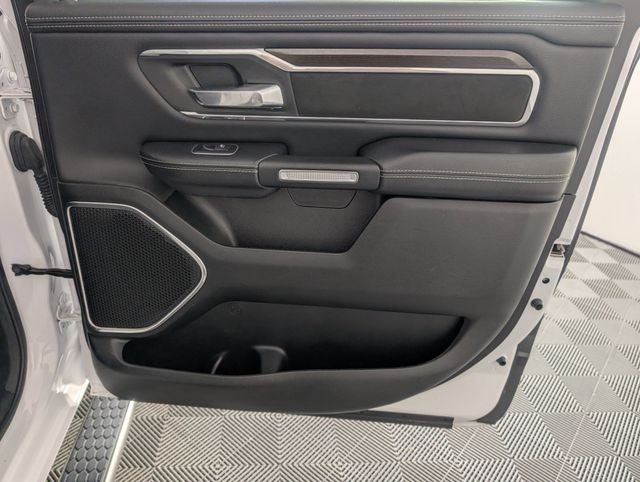 2022 RAM 1500 Laramie Crew Cab 4x2 5'7' Box