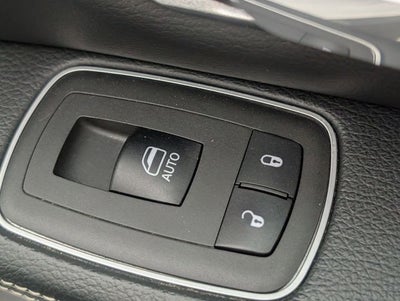2022 RAM 1500 Laramie Crew Cab 4x2 5'7' Box