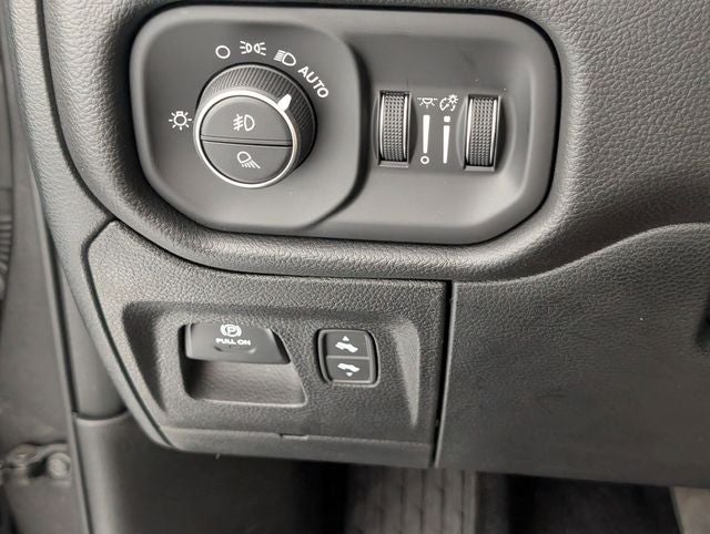2025 RAM 1500 Big Horn Crew Cab 4x4 5'7' Box