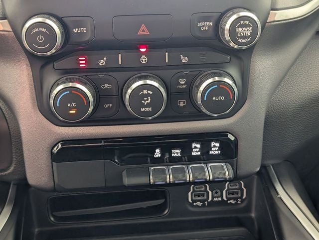2023 RAM 1500 Big Horn Crew Cab 4x4 5'7' Box