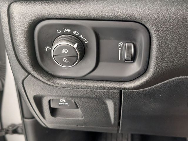 2025 RAM 1500 Tradesman Crew Cab 4x4 5'7' Box