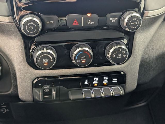 2025 RAM 1500 Tradesman Crew Cab 4x4 5'7' Box