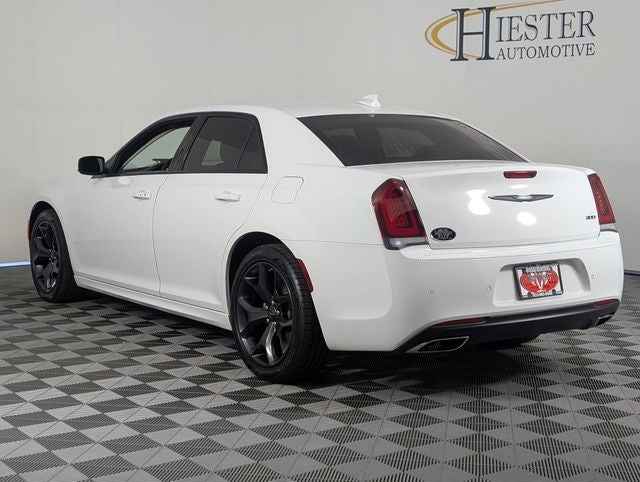 2023 Chrysler 300 Touring