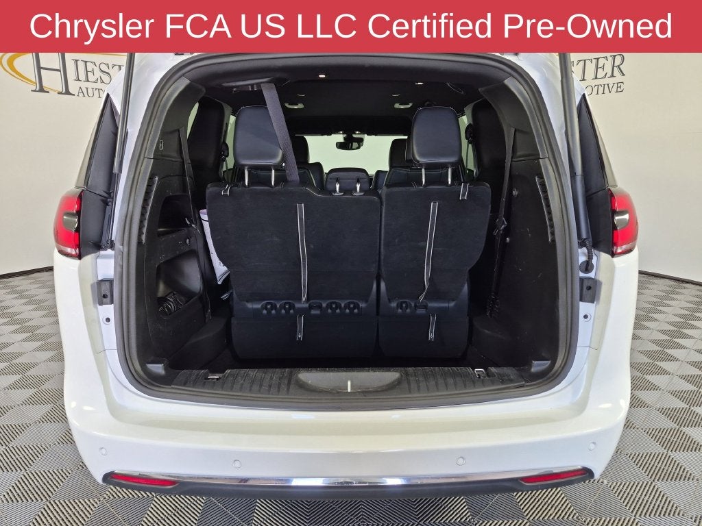 2025 Chrysler Pacifica Select