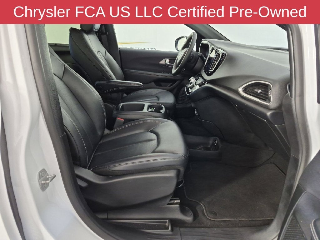 2025 Chrysler Pacifica Select