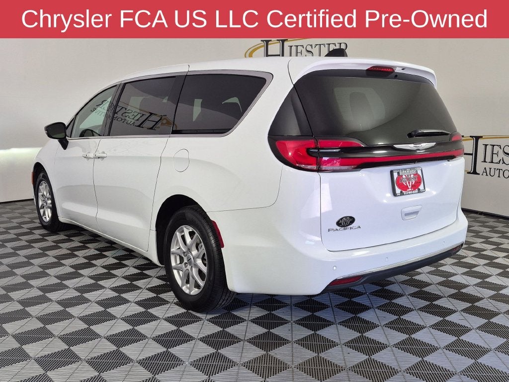 2025 Chrysler Pacifica Select