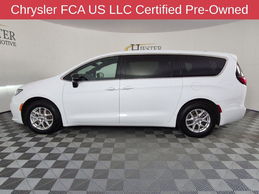 2025 Chrysler Pacifica Select