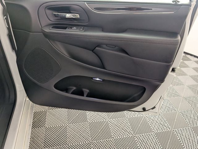 2020 Dodge Grand Caravan SE Plus
