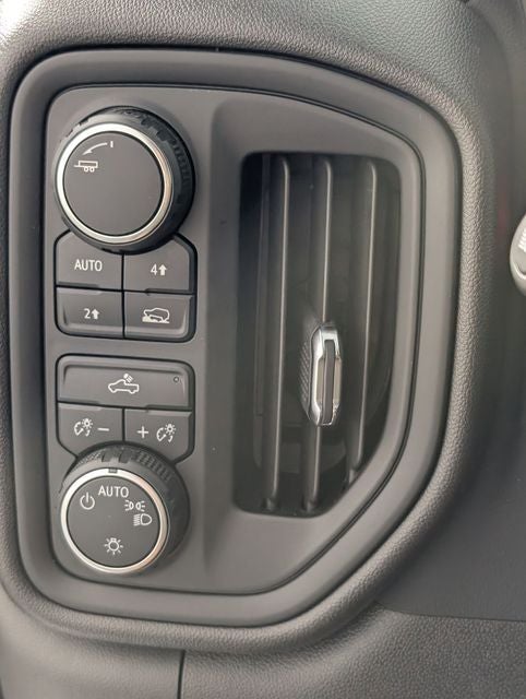 2024 Chevrolet Silverado 1500 4WD Crew Cab Short Bed Custom