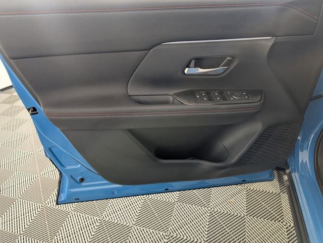 2025 Nissan Kicks SR FWD