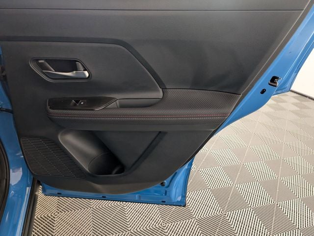 2025 Nissan Kicks SR FWD