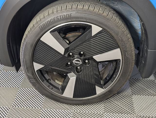 2025 Nissan Kicks SR FWD