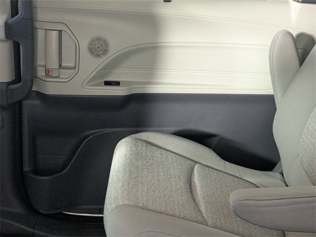2021 Toyota Sienna LE 8 Passenger