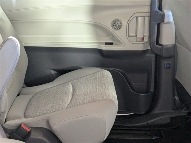 2021 Toyota Sienna LE 8 Passenger