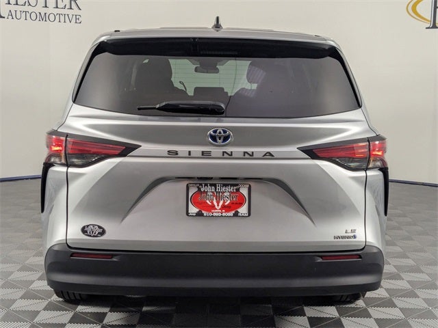 2021 Toyota Sienna LE 8 Passenger