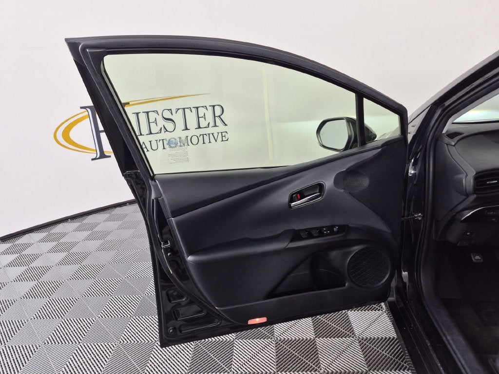 2021 Toyota Prius LE