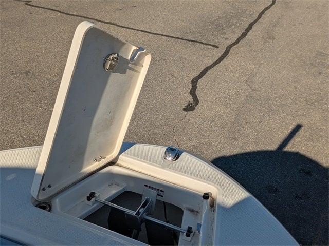 2024 Robalo R202 Explorer Base