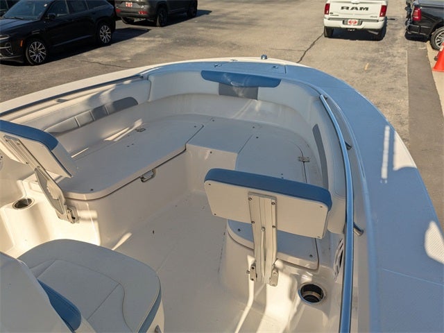 2024 Robalo R202 Explorer Base