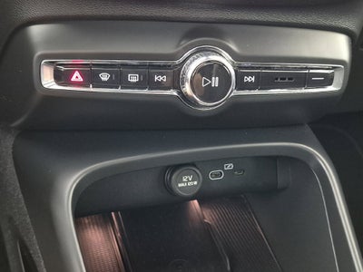 2023 Volvo XC40 B5 Plus Dark Theme