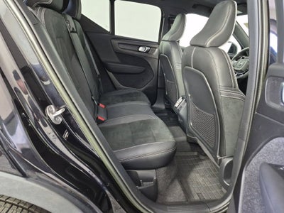 2023 Volvo XC40 B5 Plus Dark Theme