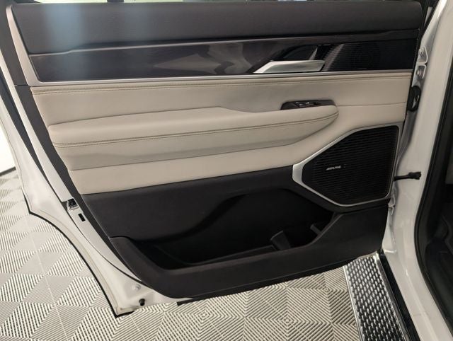 2024 Jeep Wagoneer Base