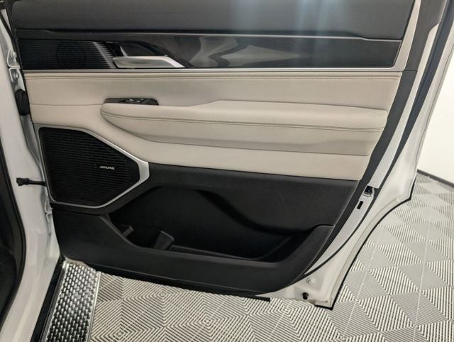 2024 Jeep Wagoneer Base
