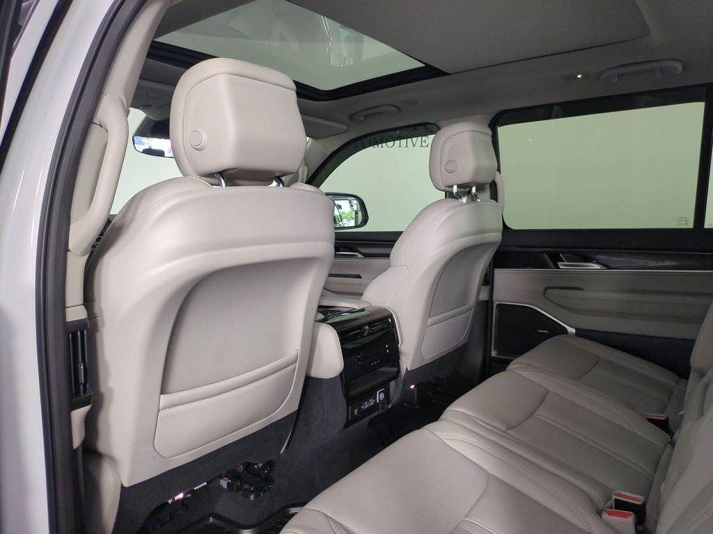 2024 Jeep Wagoneer Base