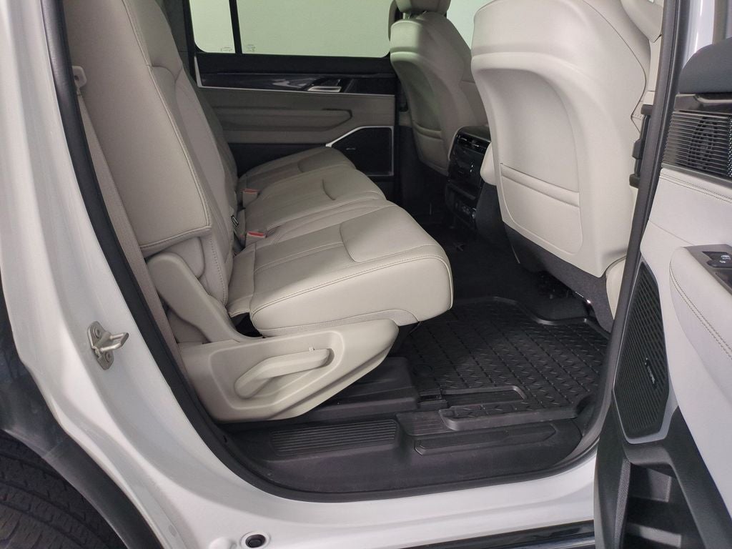 2024 Jeep Wagoneer Base