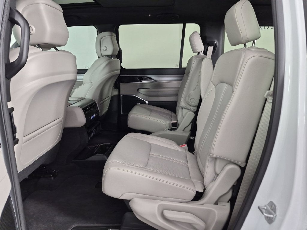 2026 Jeep Grand Wagoneer Base